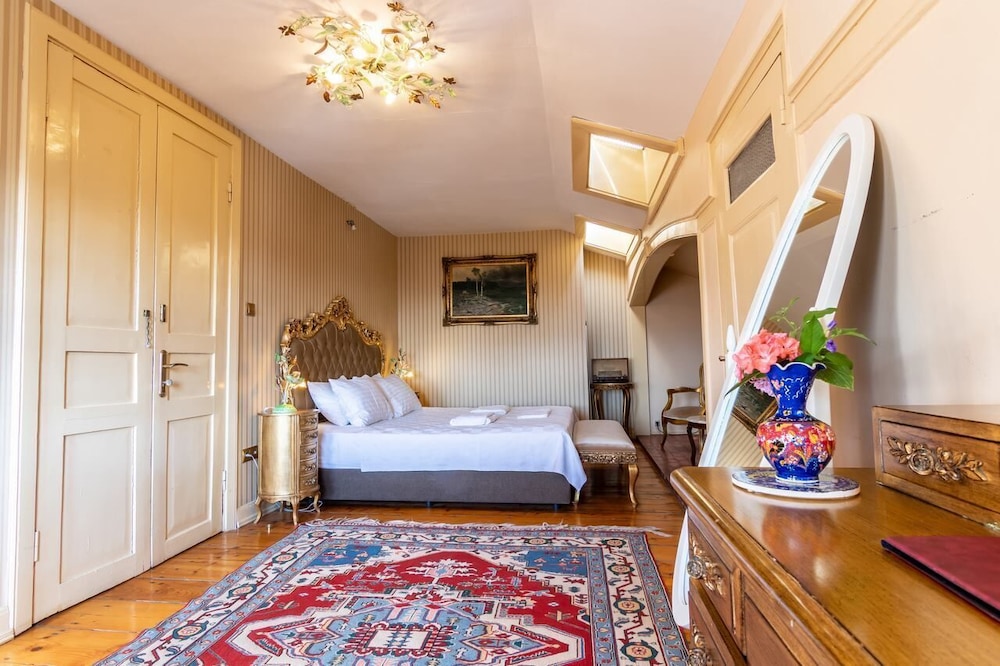 Royal Suite, 1 Bedroom, Partial Sea View photo 3