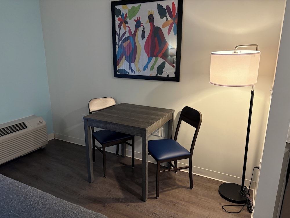 Classic Studio Suite, 1 King Bed, Accessible photo 3