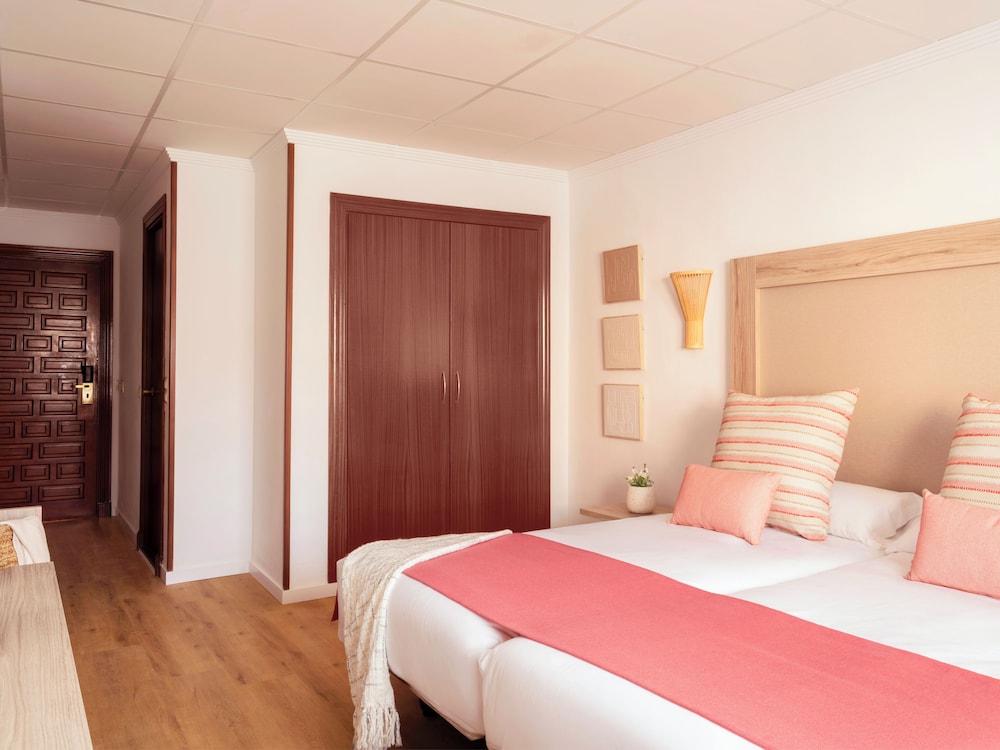 Double Room (1 adult + 1 child) photo 2