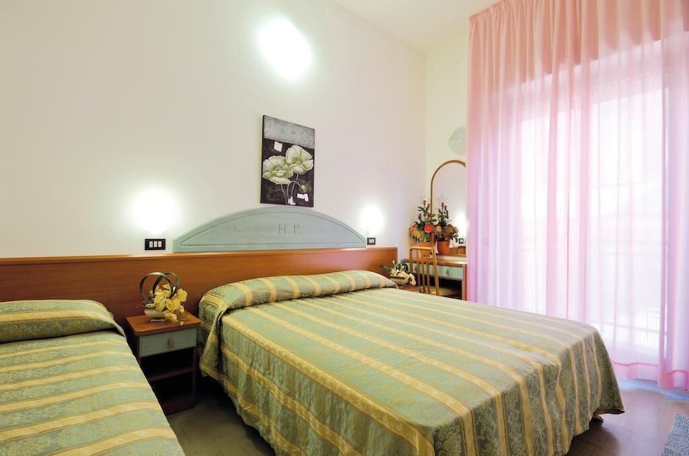 Superior Triple Room photo 2