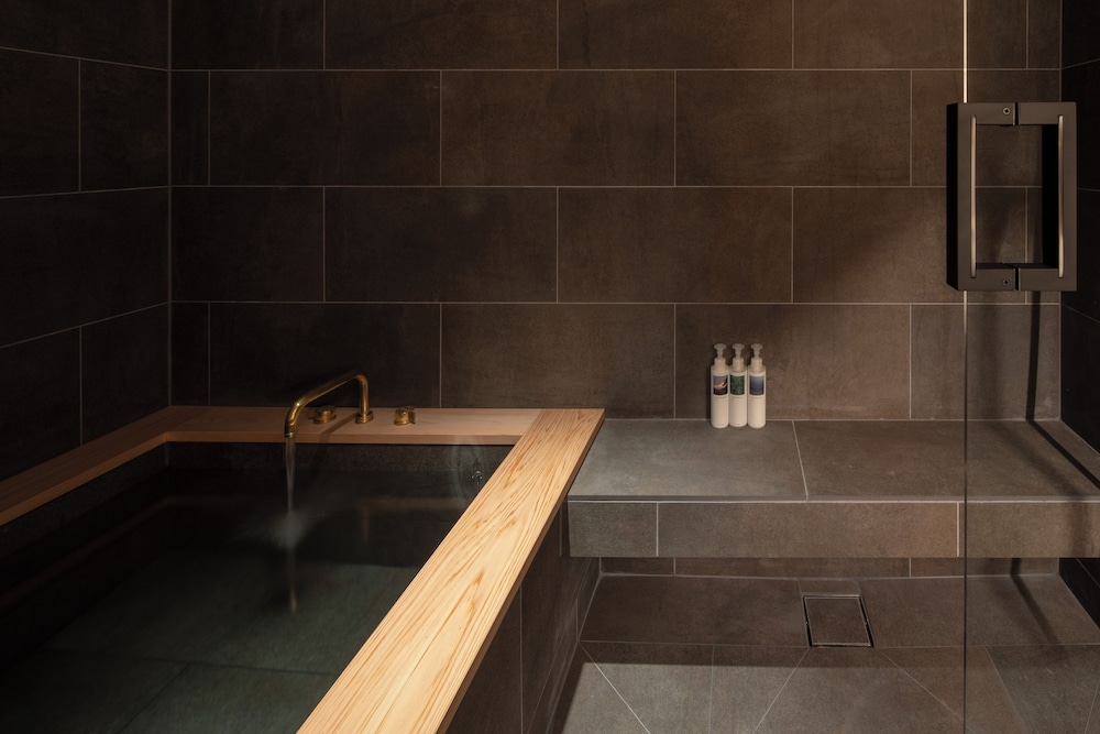 Suite thumbnail 6