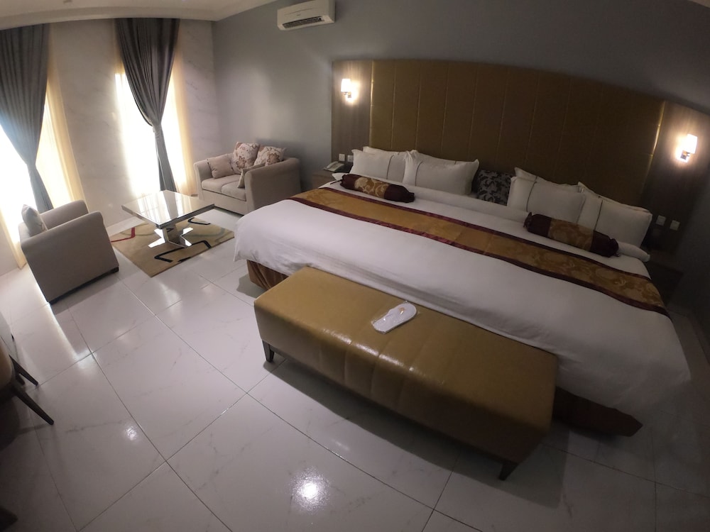 Executive Suite photo 2