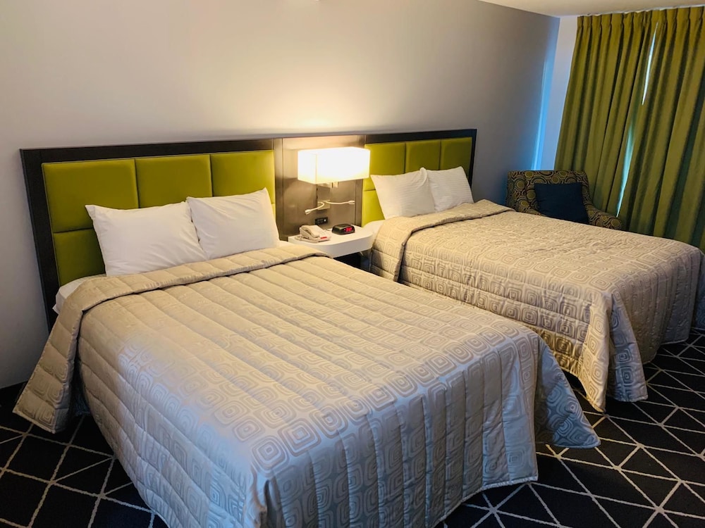 Luxury Single Room, 2 Queen Beds photo 3