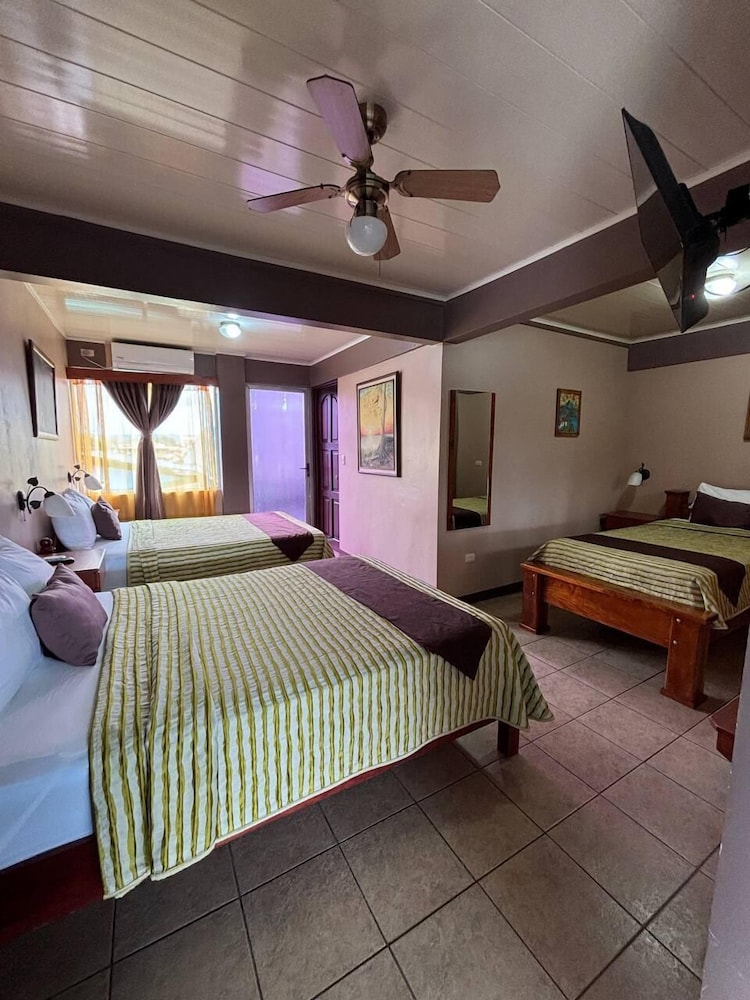 Family Room with Balcony photo 3