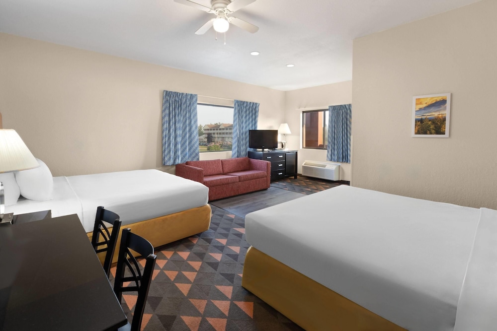 Room, Multiple Beds, Non Smoking (Bridge View) - Photo 1