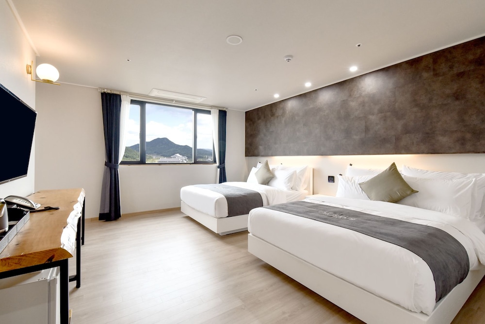 Royal Suite - Photo 2