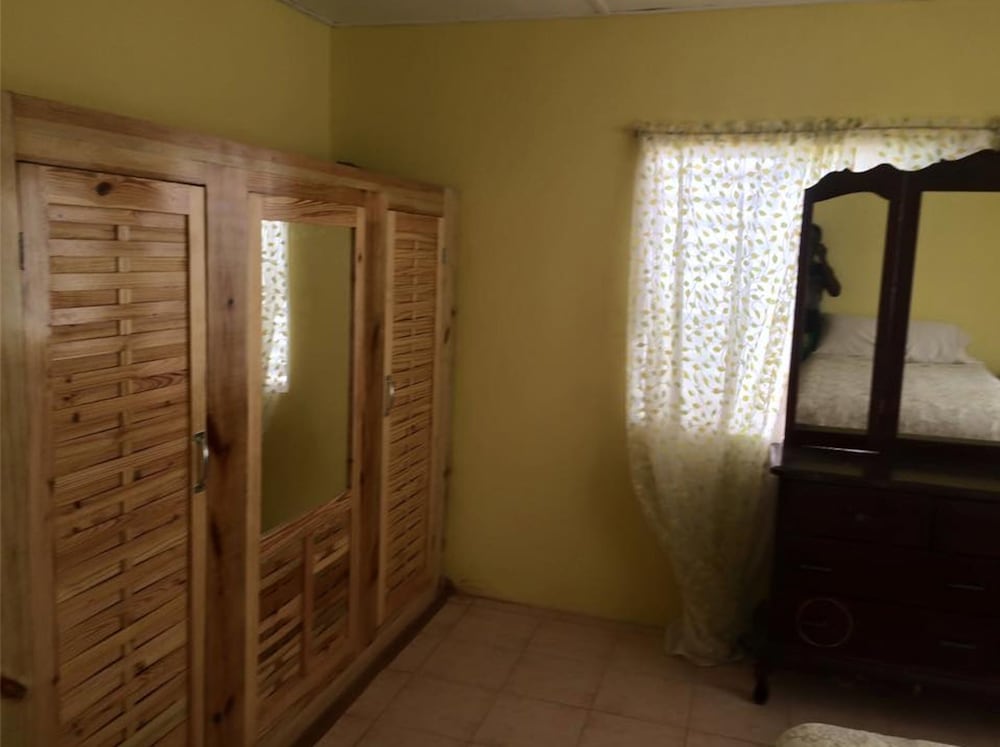 Standard Room, 1 Queen Bed, Smoking, Mountain View (Apt.2)