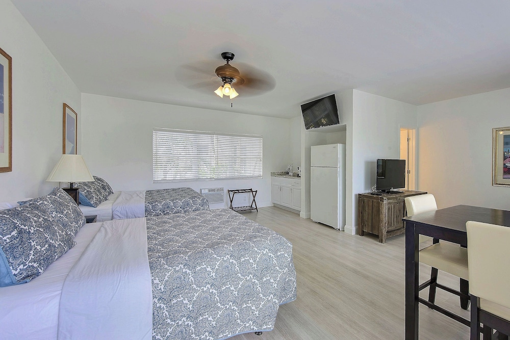 Deluxe Room, 2 Queen Beds, Kitchenette - Photo 2
