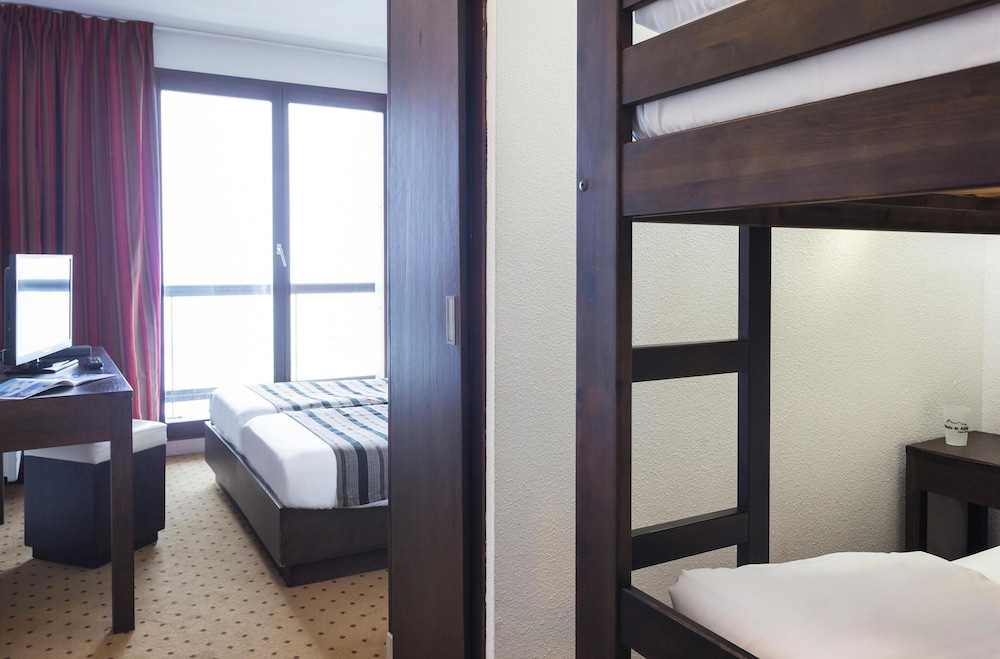 Classic Quadruple Room, Balcony photo 2