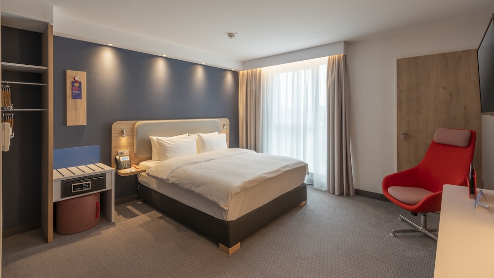 Standard Room, 1 Queen Bed - Photo 2