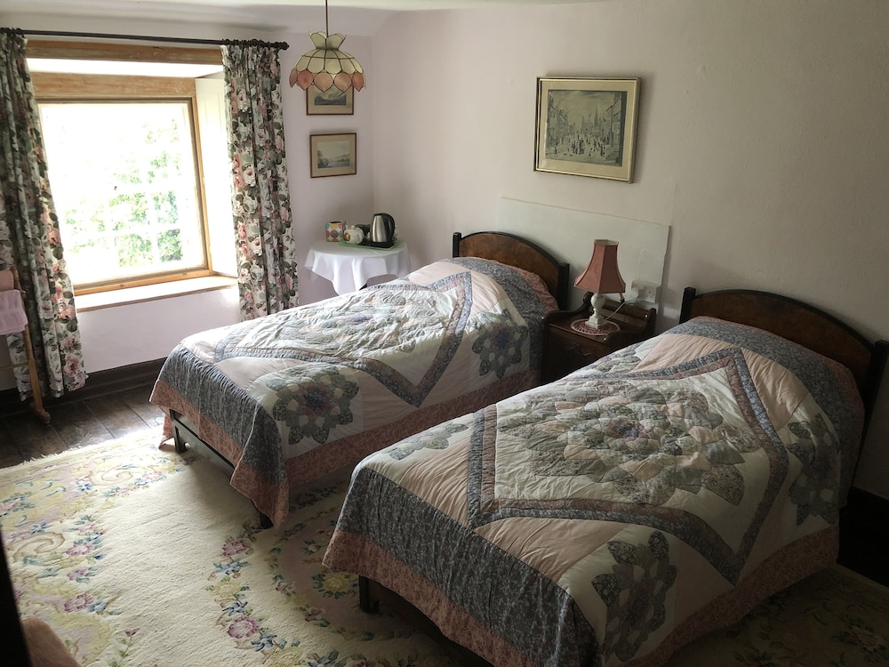 Twin Room, Shared Bathroom