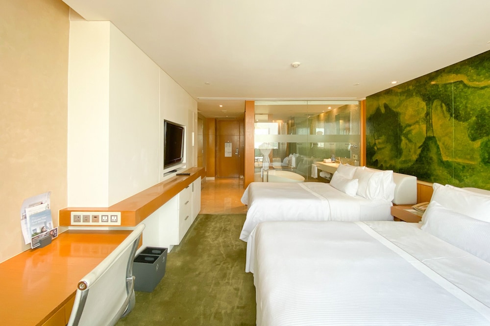 Club Room, 2 Double Beds, City View - Photo 4