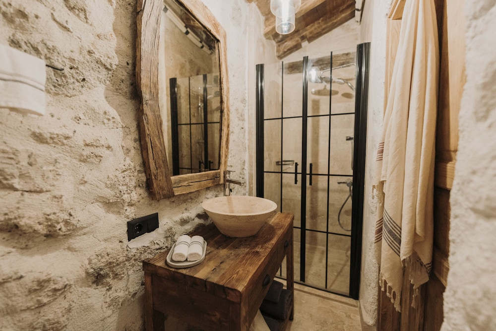 Deluxe Room - Photo 8