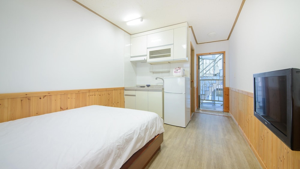 Basic Room, 1 Bedroom (A201) - Photo 2