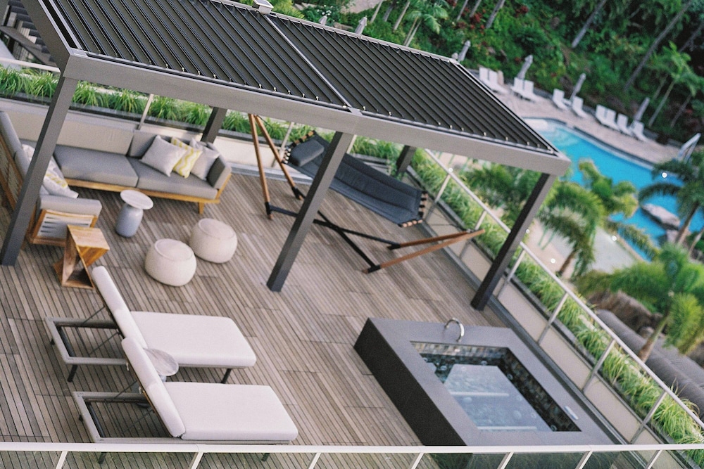 Club Suite, 1 Bedroom, Club Lounge Access, Oceanfront (hokupa'a Sundeck Corner Suite)