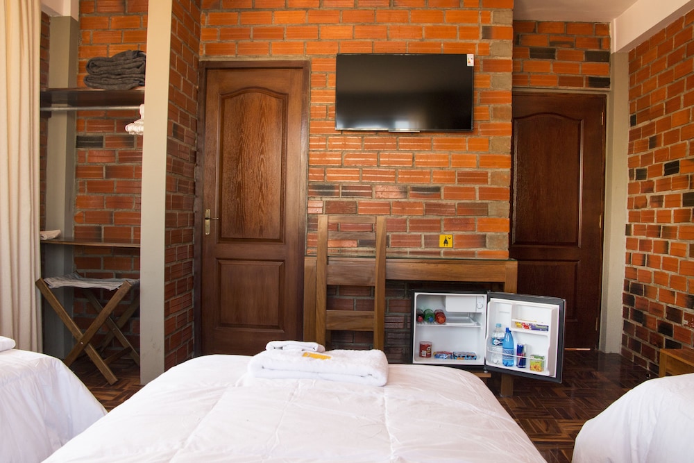 Deluxe Triple Room, 3 Twin Beds, City View photo 3
