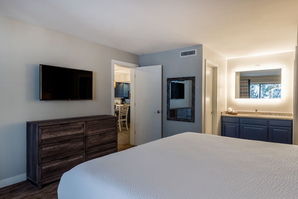 2 Bedroom Suite photo 3