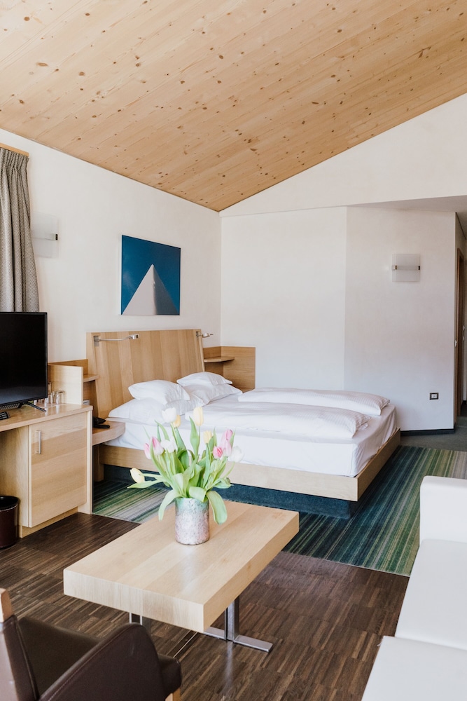 Deluxe Room - Photo 7