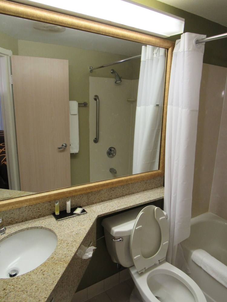 Room, 2 Queen Beds, Non Smoking - Photo 12