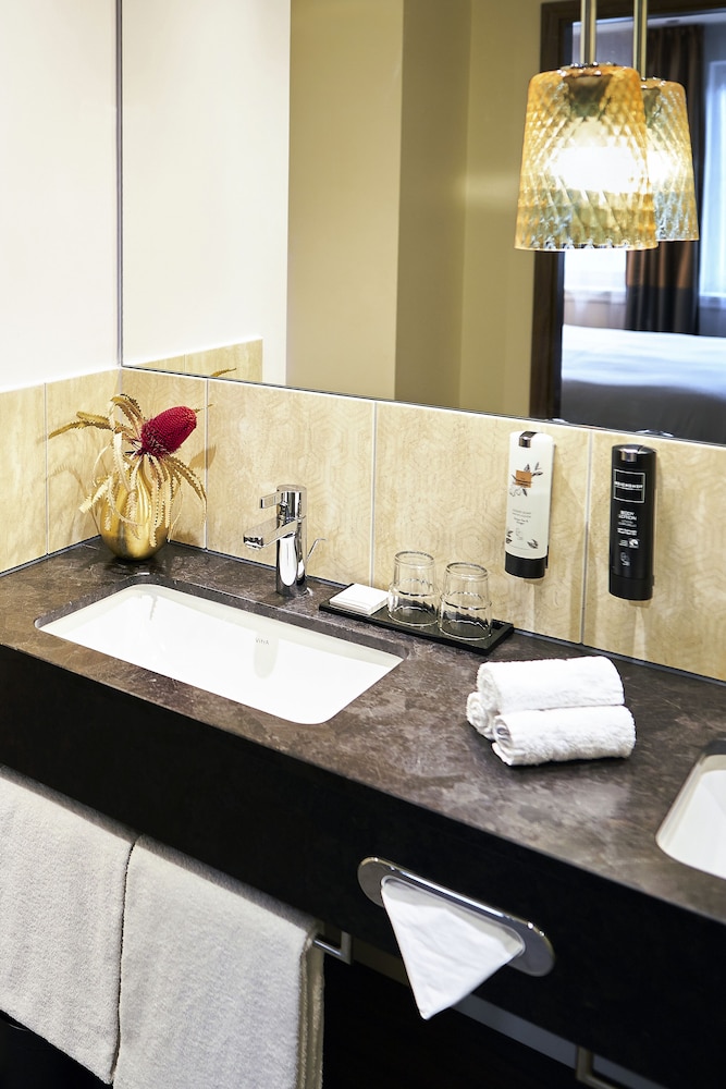 Double Room, 1 King Bed