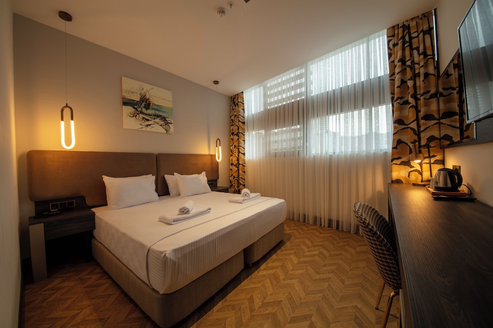 2 + 1 Suite Room with Sea View - Photo 1