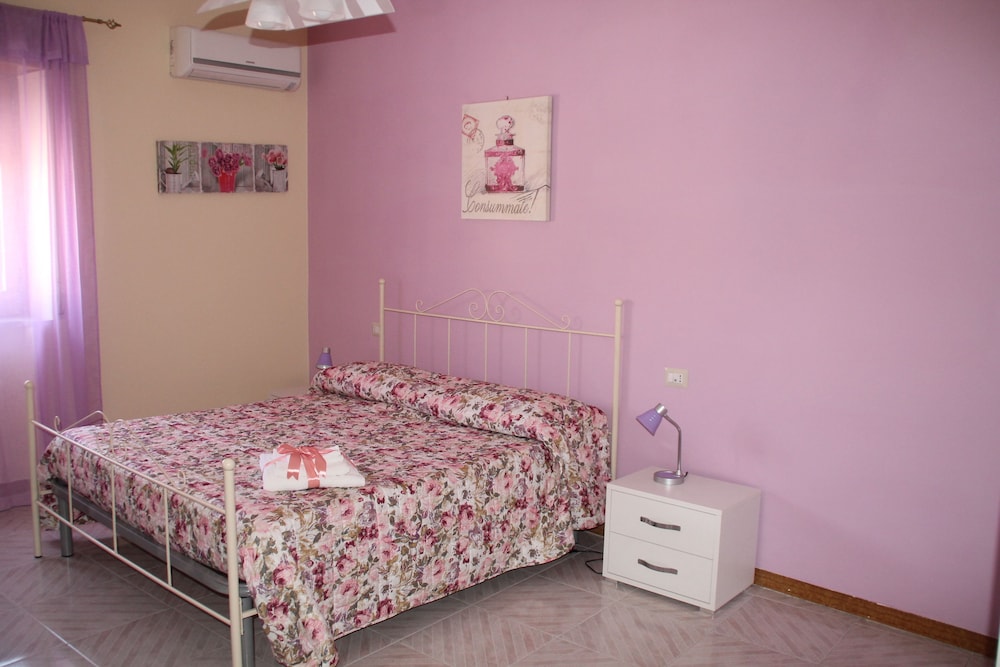 Double Room, Private Bathroom (External - Violetta) photo 1