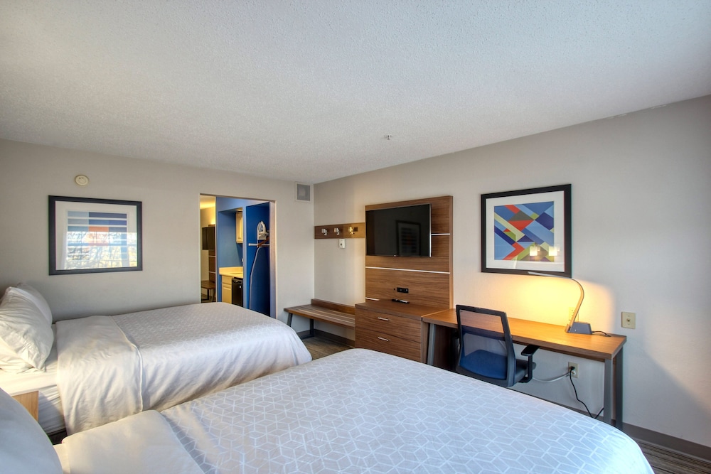 Suite, Multiple Beds - Photo 2