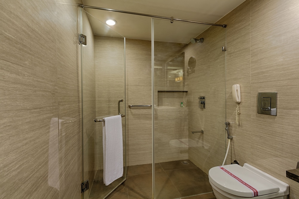 Executive Room, 1 Double Bed/2 Twin Beds, Smoking photo 3