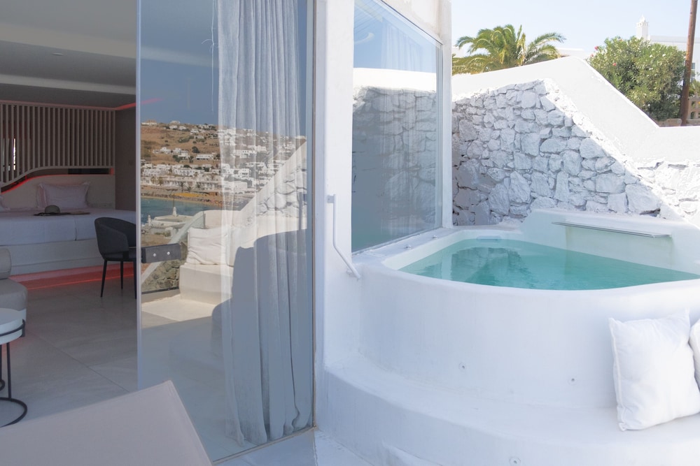 Mykonos Honeymoon Luxury Suite Hot Tub - Photo 10