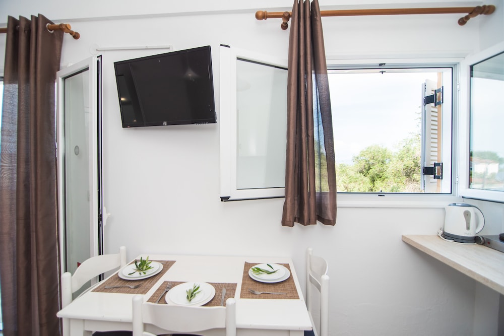Superior Triple Room photo 3