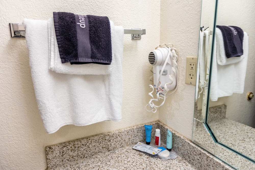 Suite, Jetted Tub - Photo 11