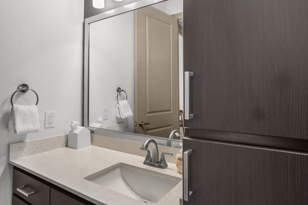 Modern 2BR Cozysuites on Town Lake Waterfront 03, Foto 14