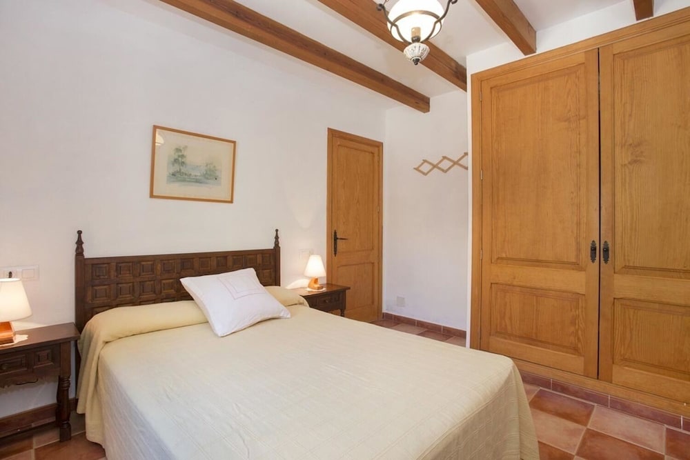 Villa Familiar, 3 Dormitorios, Vista al Jardín