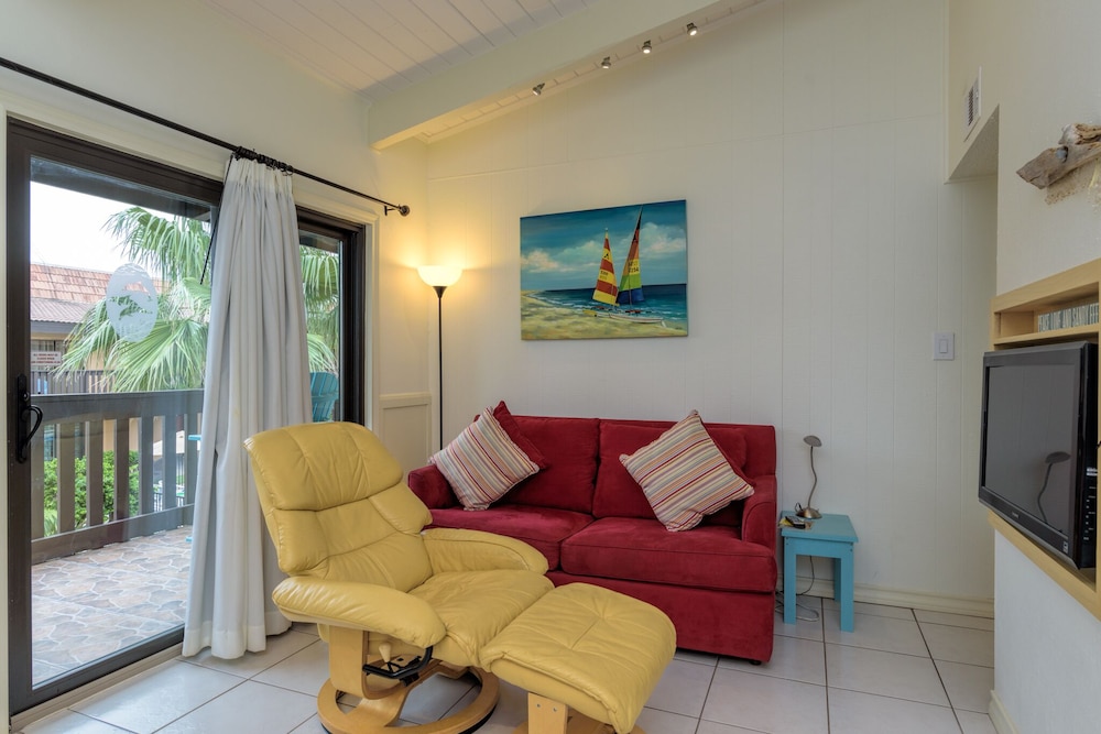 Standard Condo, 1 King Bed with Sofa bed, Balcony, Pool View