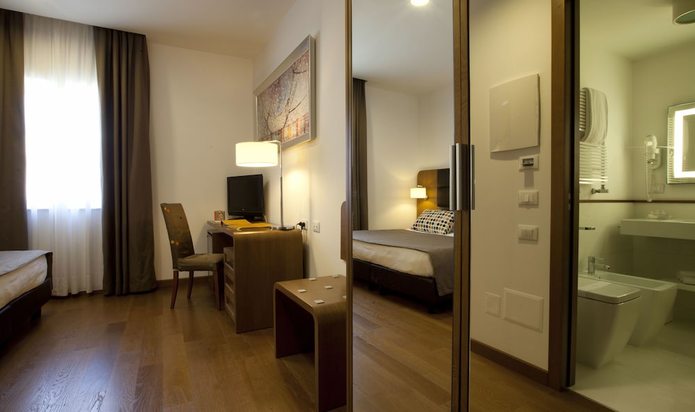 Classic Double Room - Photo 8