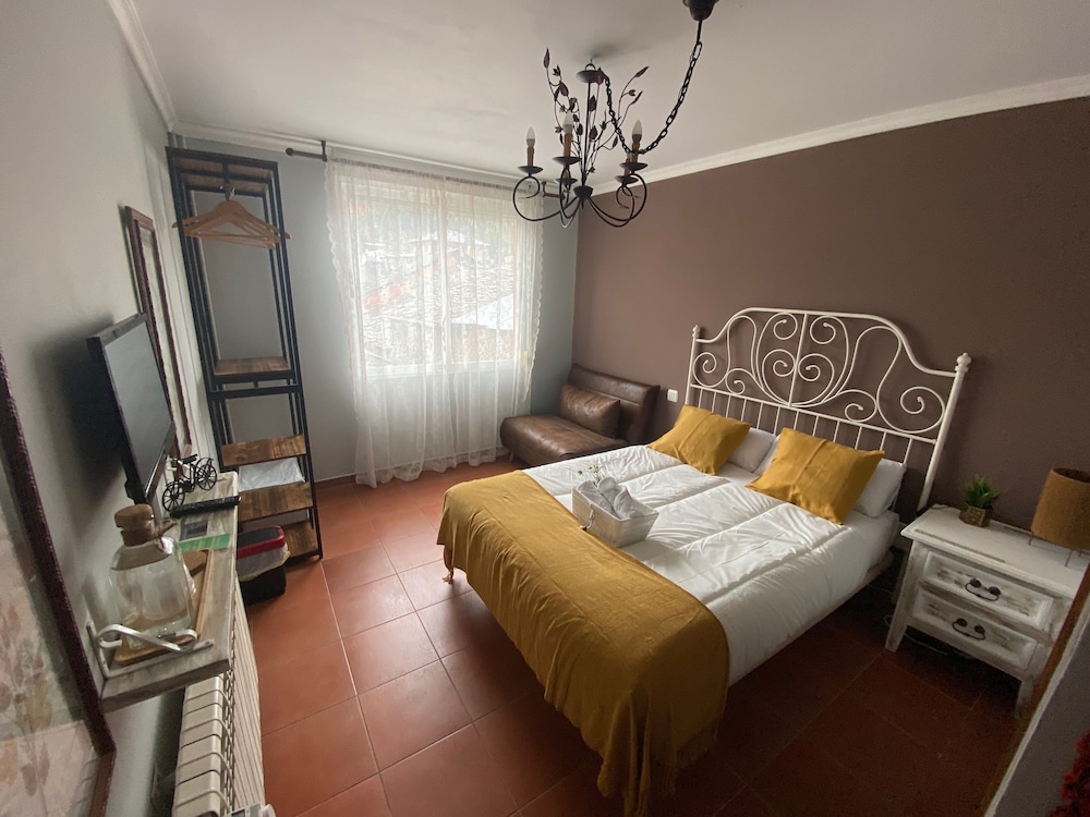 Comfort Triple Room, 1 Queen Bed with Sofa bed, Private Bathroom