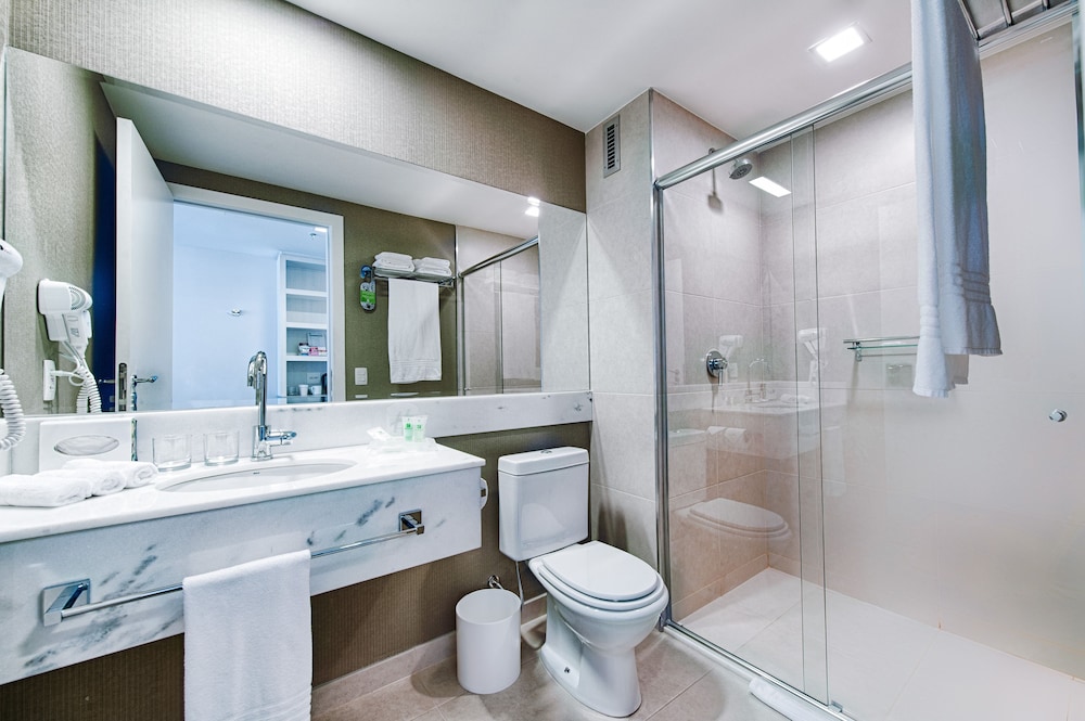Standard Room, 2 Double Beds (Low Floor) photo 2