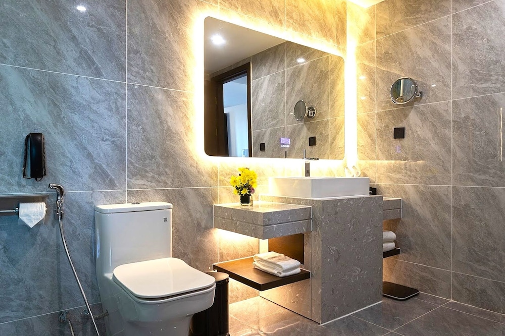 One bedroom suite - Photo 11
