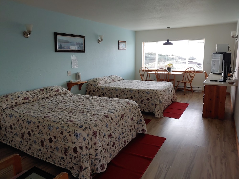 Room, 2 Queen Beds, Ocean View photo 3