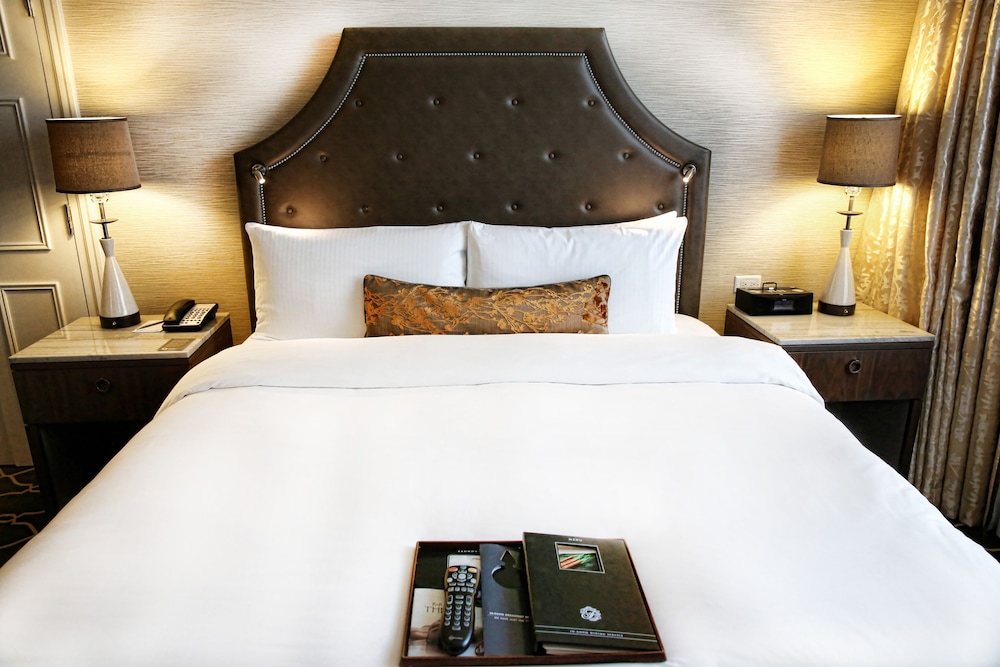 Room, 1 King Bed - Photo 2