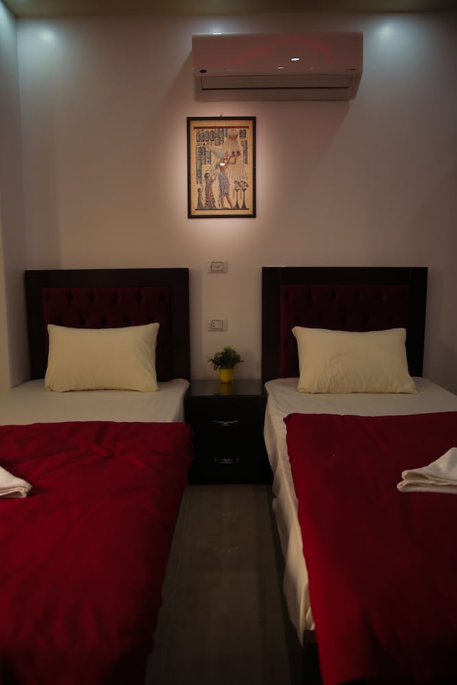 Signature Twin Room, Mountain View photo 3