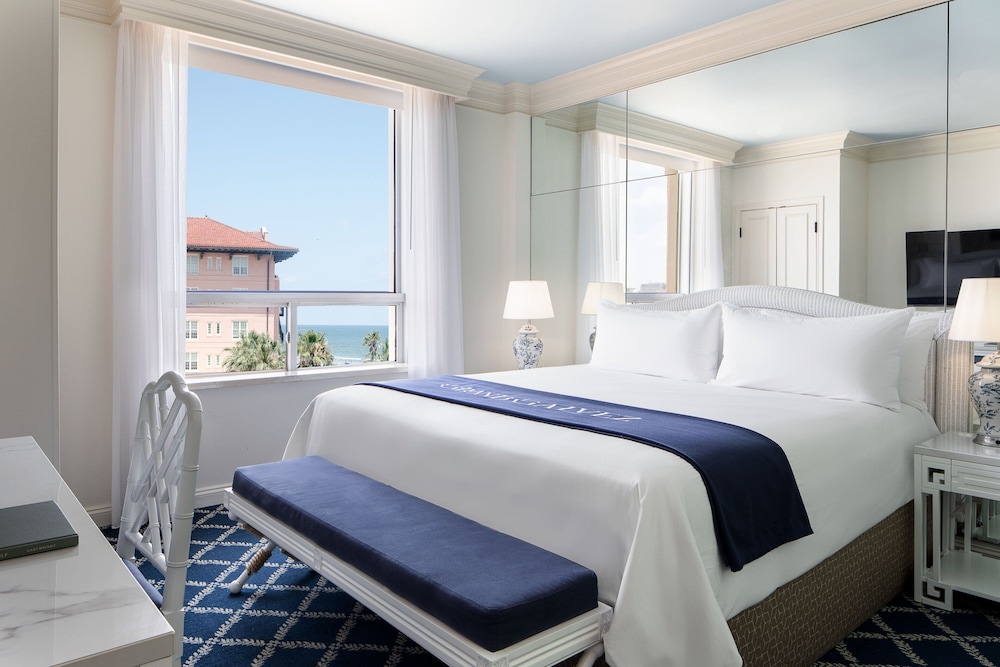 Deluxe Room, 1 King Bed, Ocean View (Mobility/Hearing Access, Roll-In Shwr) - Photo 1