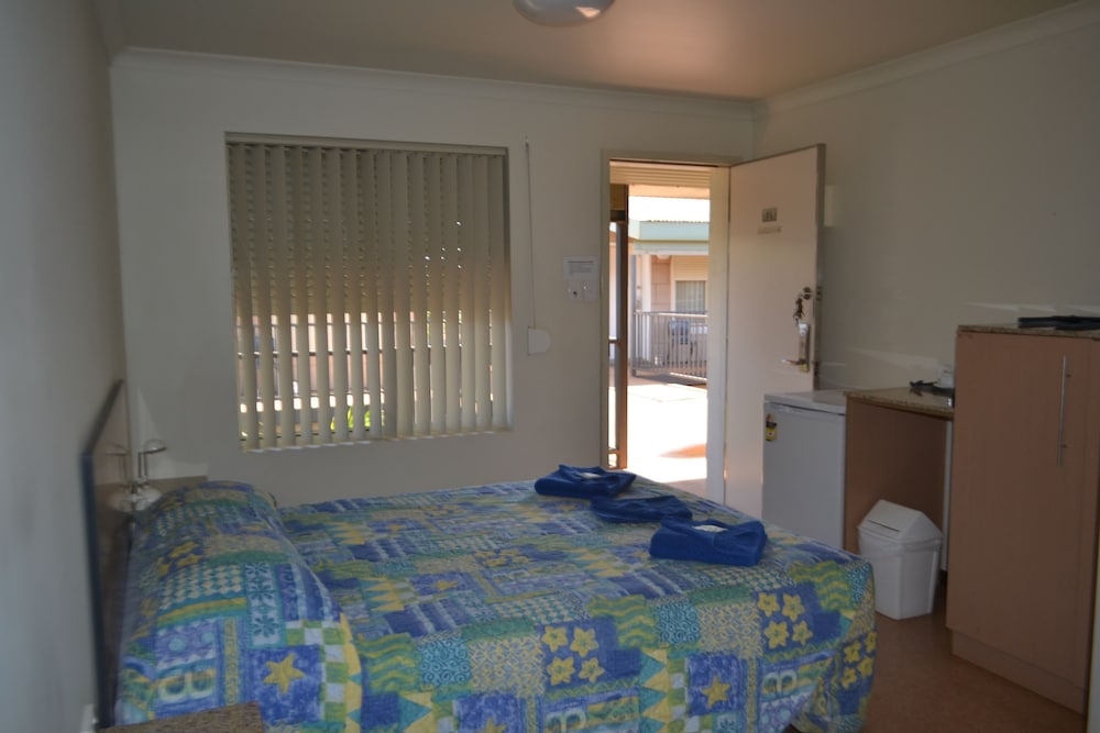 Standard Studio, 1 Queen Bed photo 1
