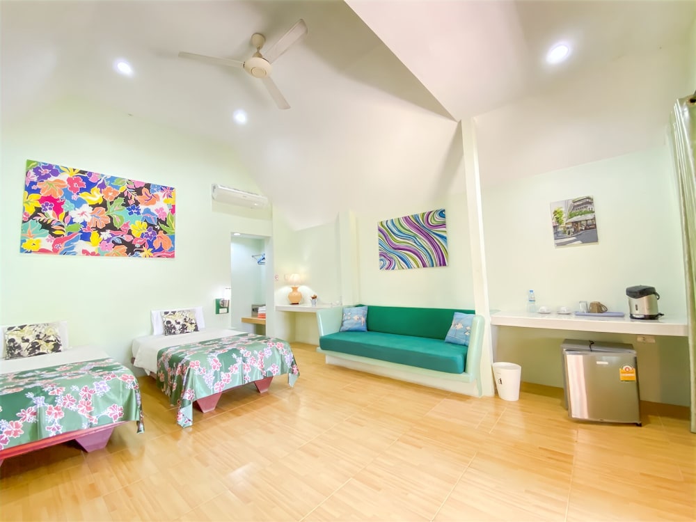 Deluxe Duplex Garden Bungalow photo 2