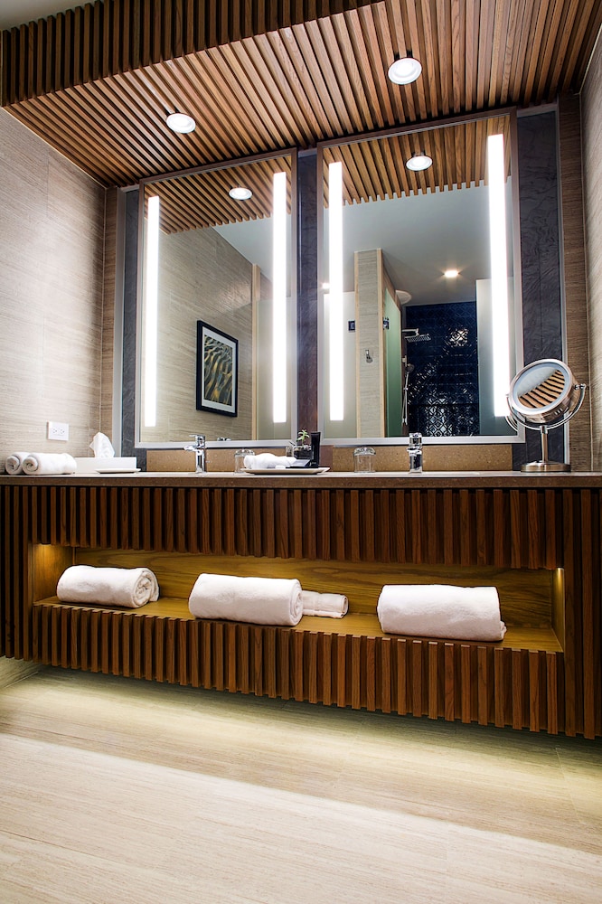 Suite, 1 Bedroom, Ocean View (rock, Personal Assistant)