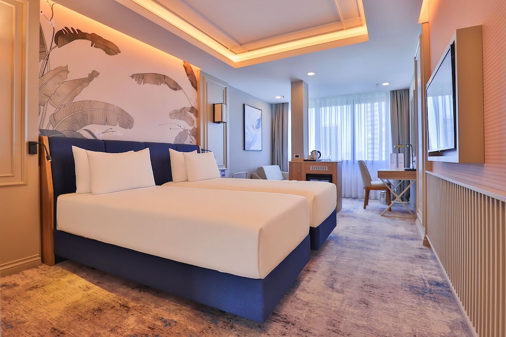 Standard Twin Room, City View
