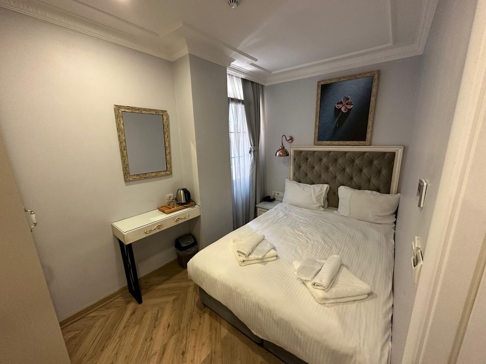 Budget Double Room photo 2
