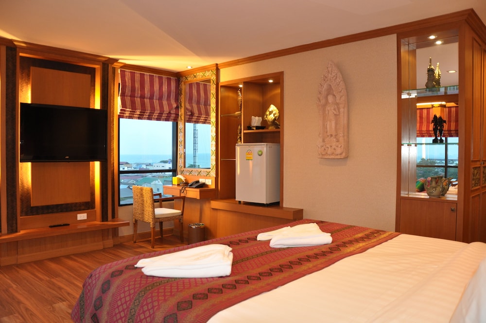 Suite, Partial Ocean View photo 3