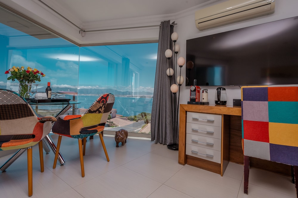 Honeymoon Suite - Photo 2