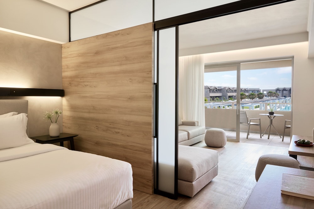 Junior Suite, Pool View